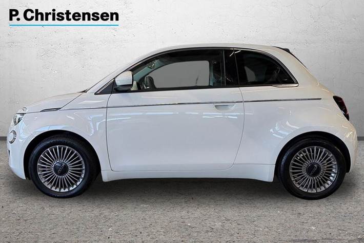 Hvid Fiat 500e fra 2023