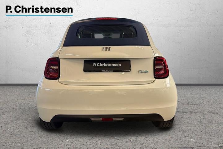 Hvid Fiat 500e fra 2023