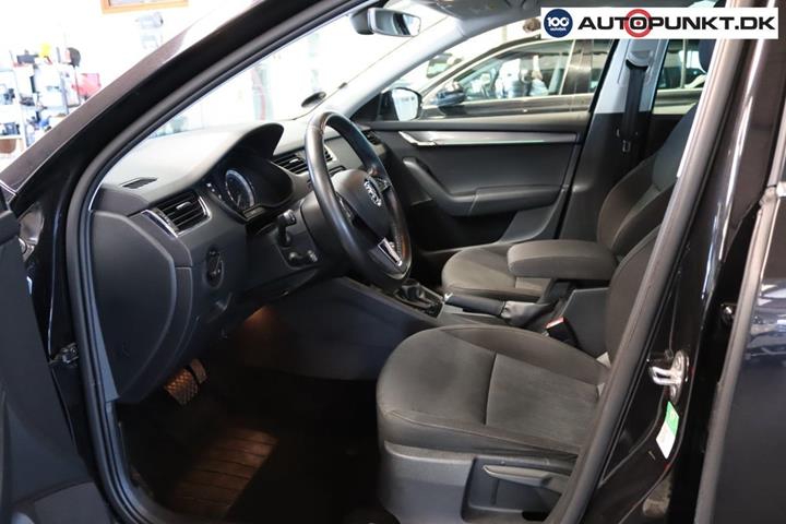 Sort Skoda Octavia fra 2017
