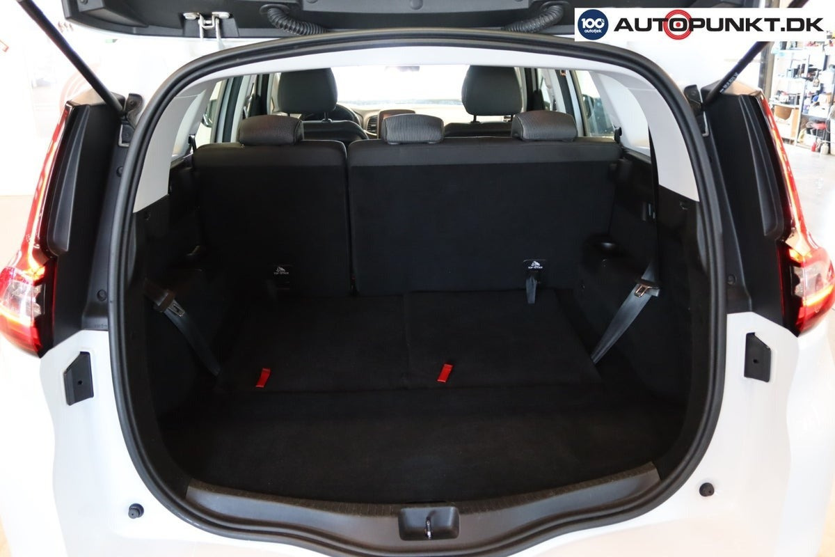 Hvid Renault Grand Scenic IV fra 2018