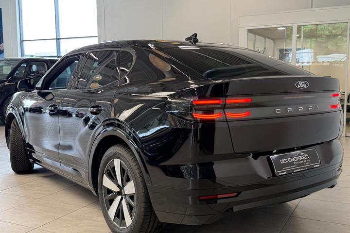 Sort Ford Capri fra 2025