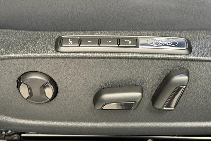 Sort Ford Capri fra 2025