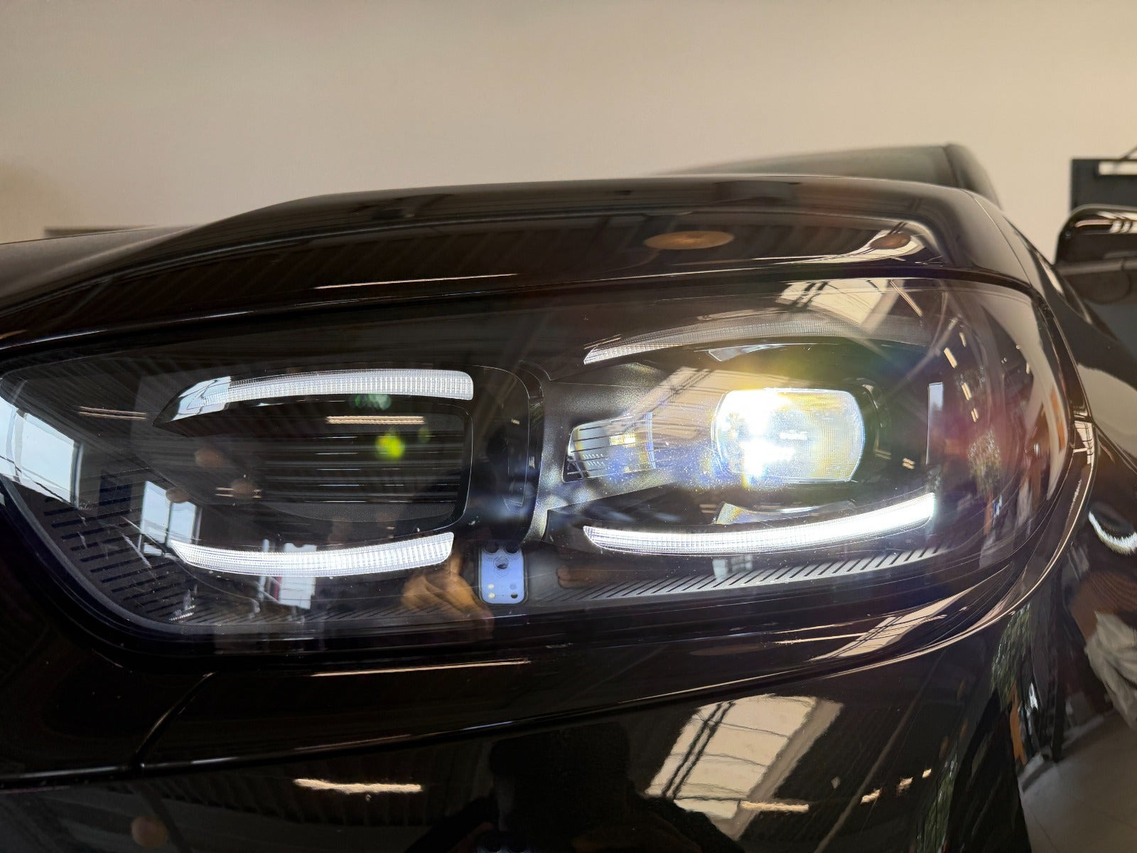 Sort Ford Capri fra 2025