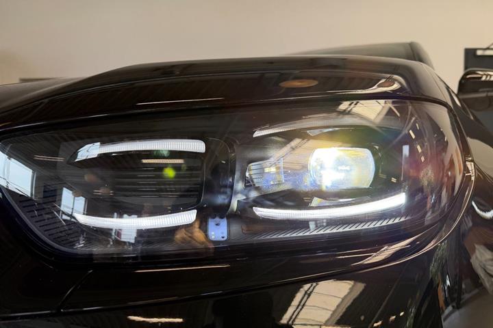 Sort Ford Capri fra 2025