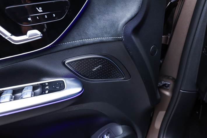 Brun Mercedes EQE350 SUV fra 2025