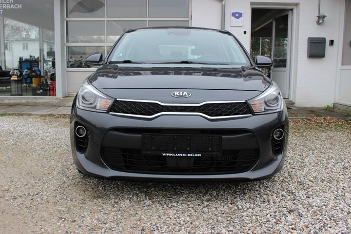 Grå Kia Rio fra 2017