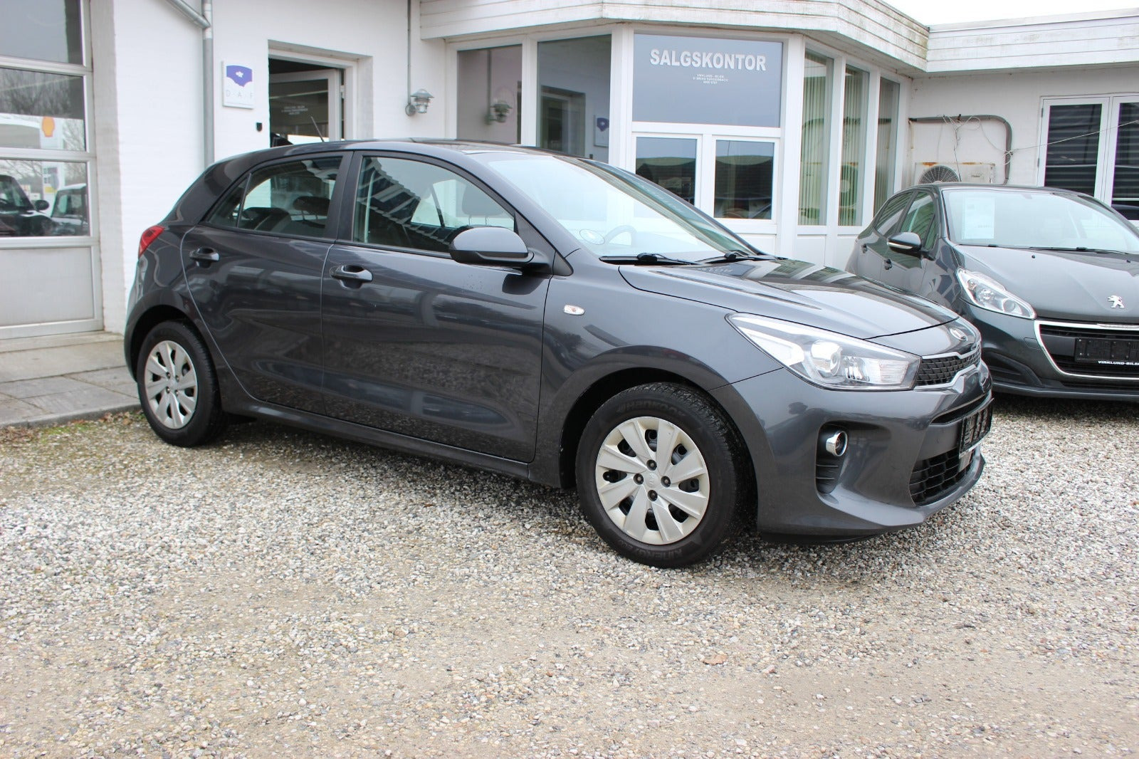 Grå Kia Rio fra 2017