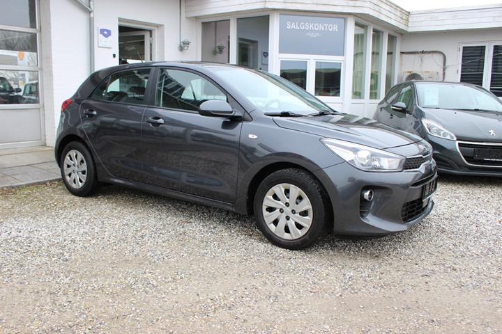 Grå Kia Rio fra 2017
