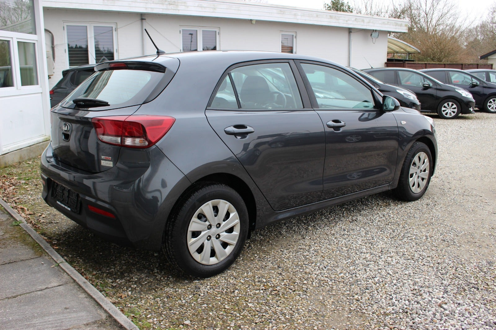 Grå Kia Rio fra 2017