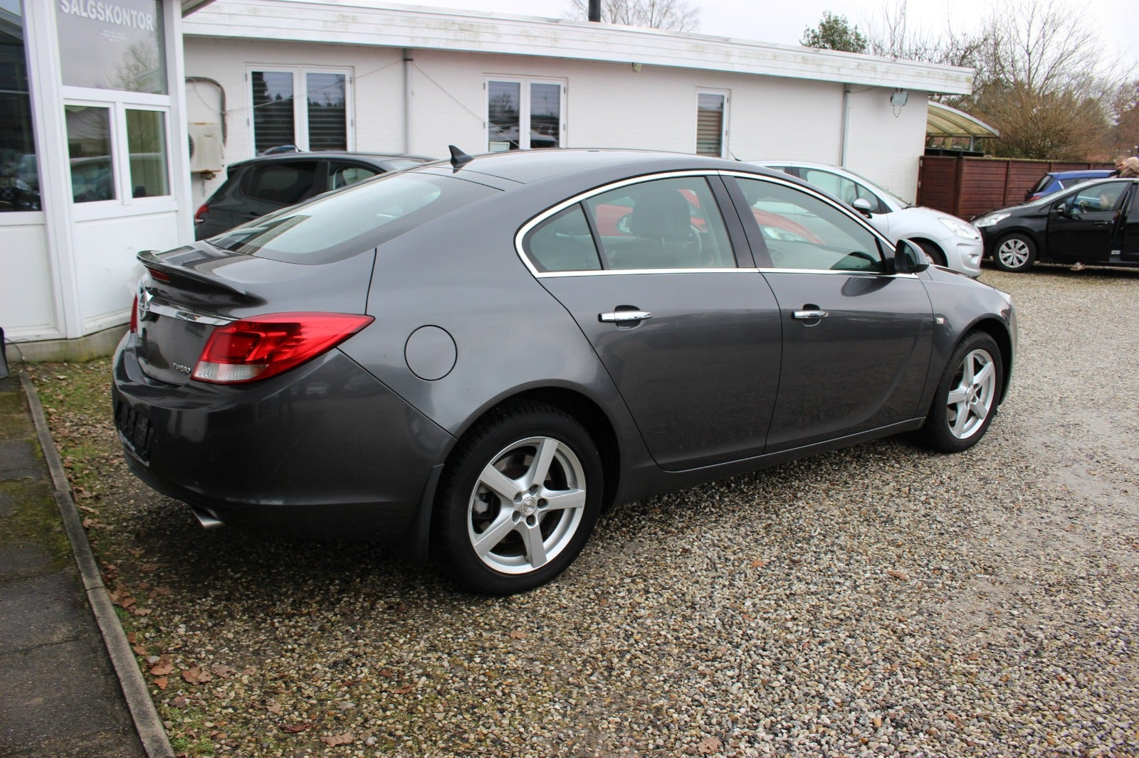 Grå Opel Insignia fra 2010