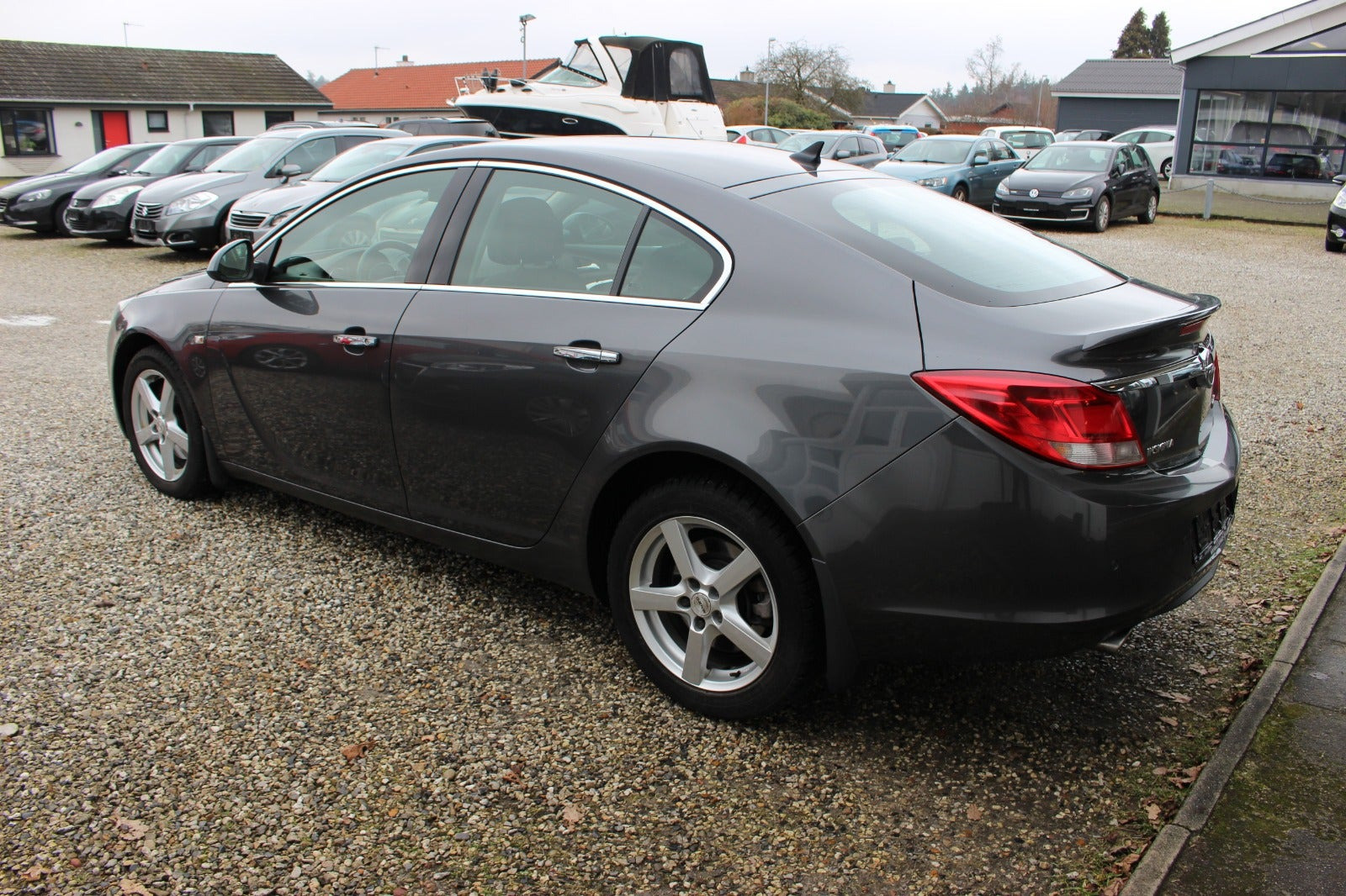 Grå Opel Insignia fra 2010