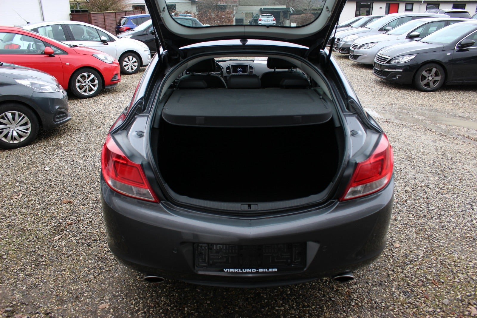 Grå Opel Insignia fra 2010