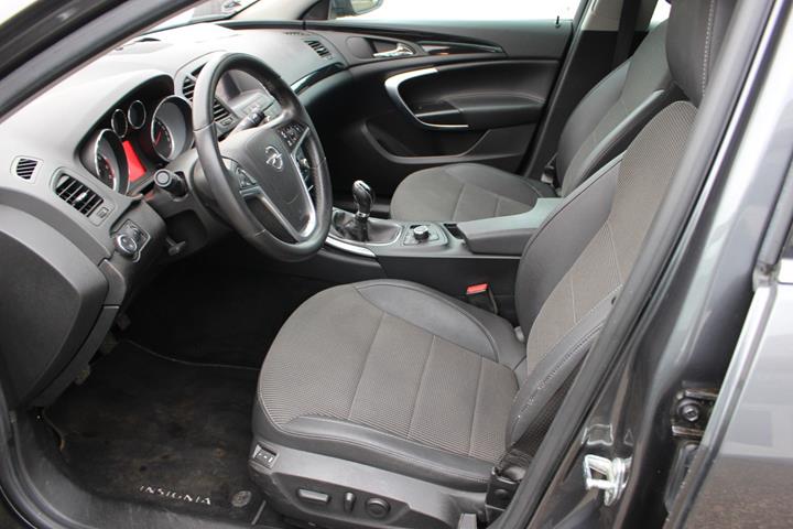 Grå Opel Insignia fra 2010