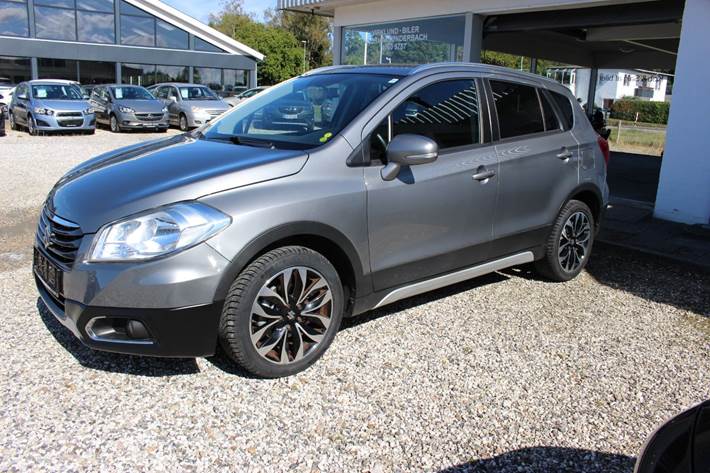 Grå Suzuki S-Cross fra 2015