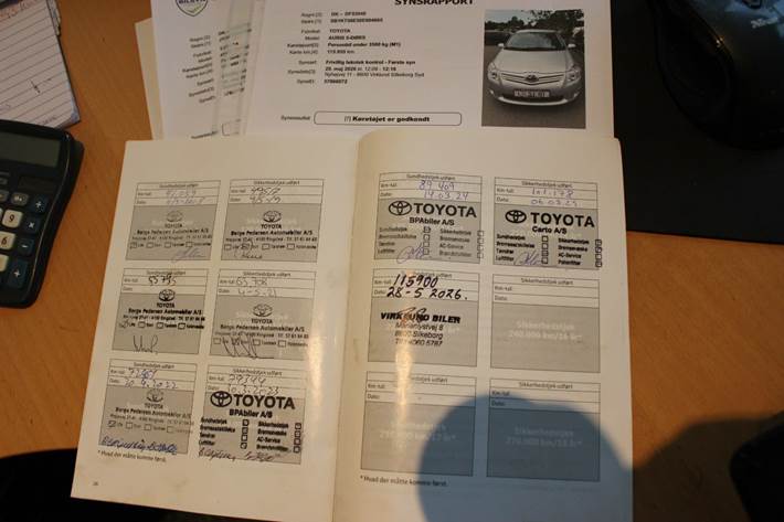 Sølv Toyota Auris fra 2011