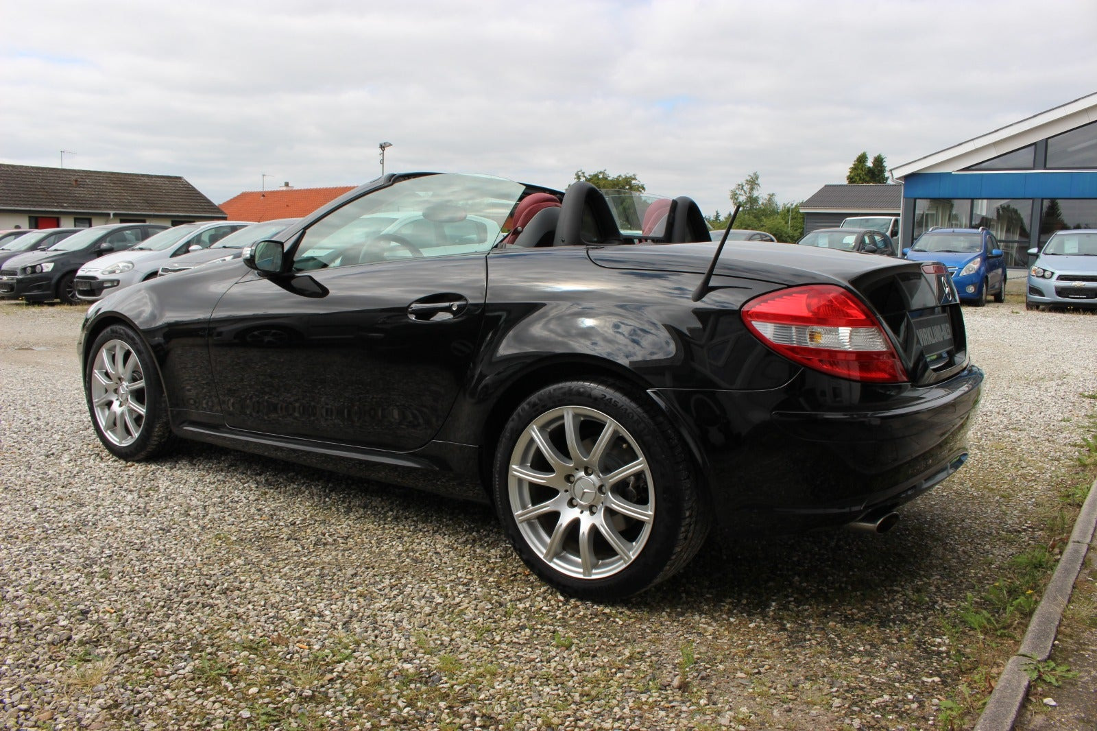 Sort Mercedes SLK280 fra 2005 set udefra