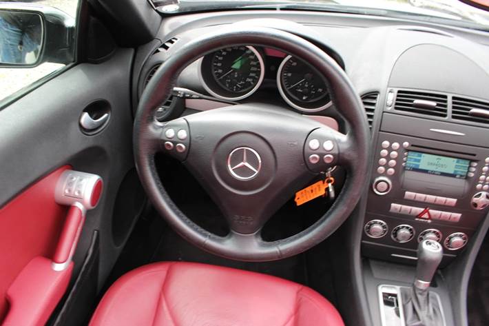 Sort Mercedes SLK280 fra 2005