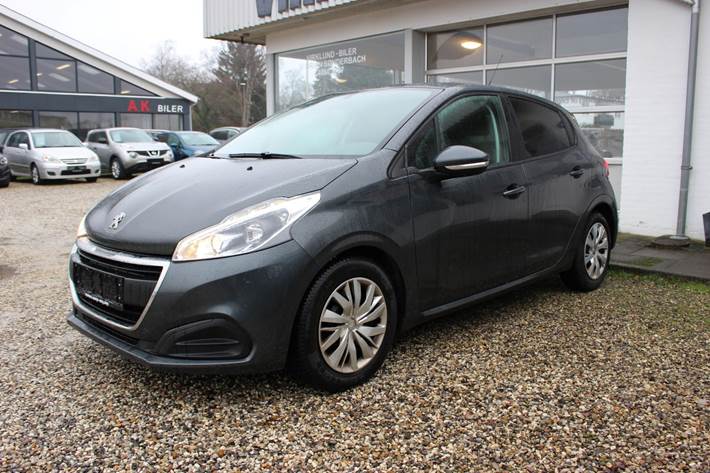 Grå Peugeot 208 fra 2017