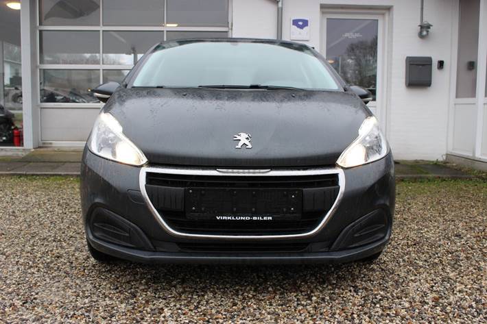 Grå Peugeot 208 fra 2017