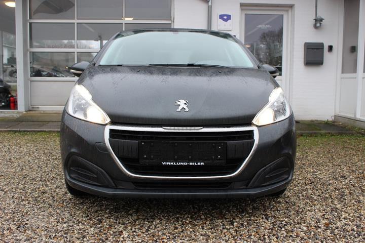 Grå Peugeot 208 fra 2017