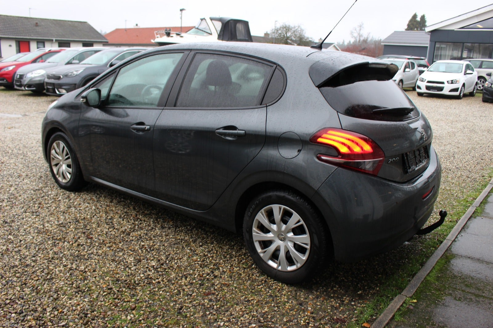 Grå Peugeot 208 fra 2017