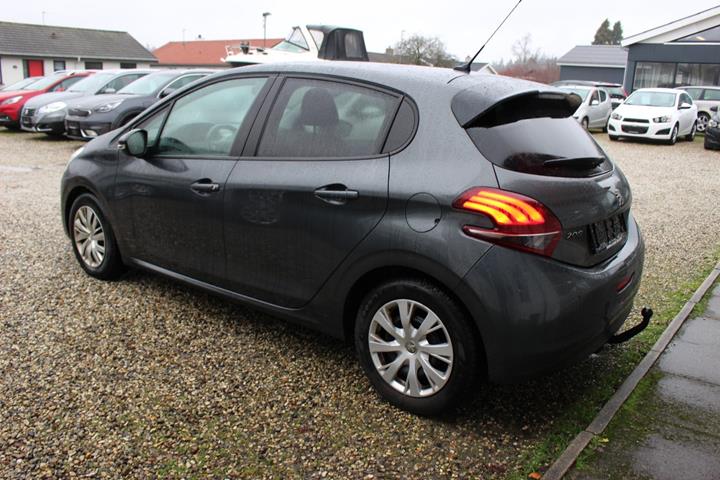 Grå Peugeot 208 fra 2017