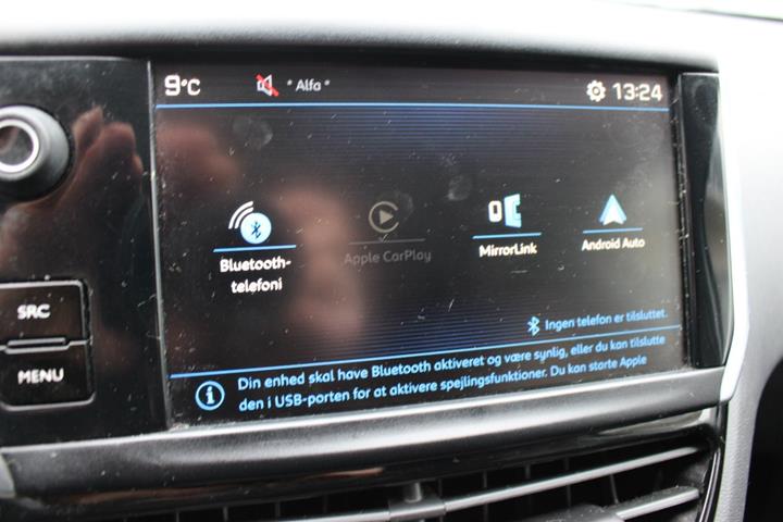 Grå Peugeot 208 fra 2017