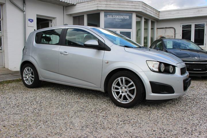 Sølv Chevrolet Aveo fra 2013