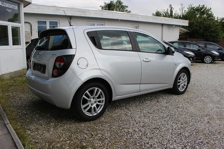 Sølv Chevrolet Aveo fra 2013