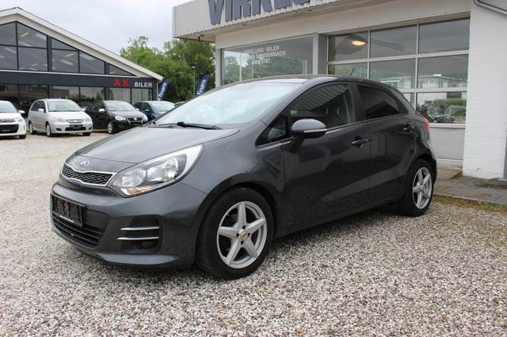 Grå Kia Rio fra 2016