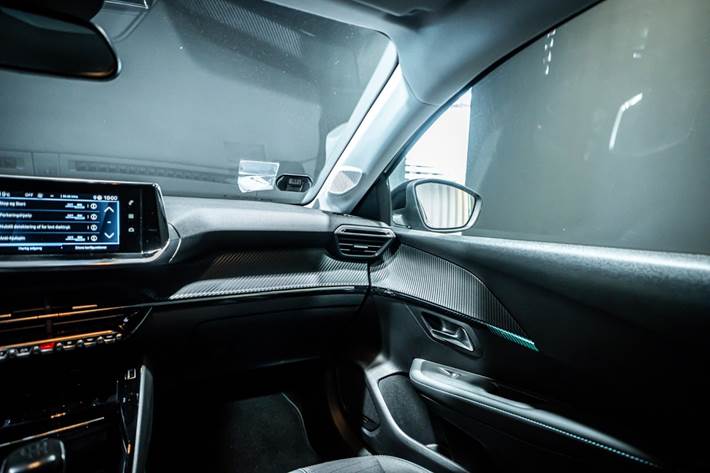 Grå Peugeot 208 fra 2022