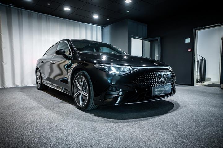 Sort Mercedes CLA250+ fra 2025 set udefra