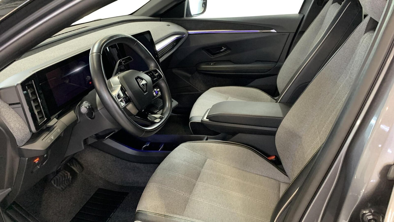 Grå Renault Megane E-Tech fra 2023