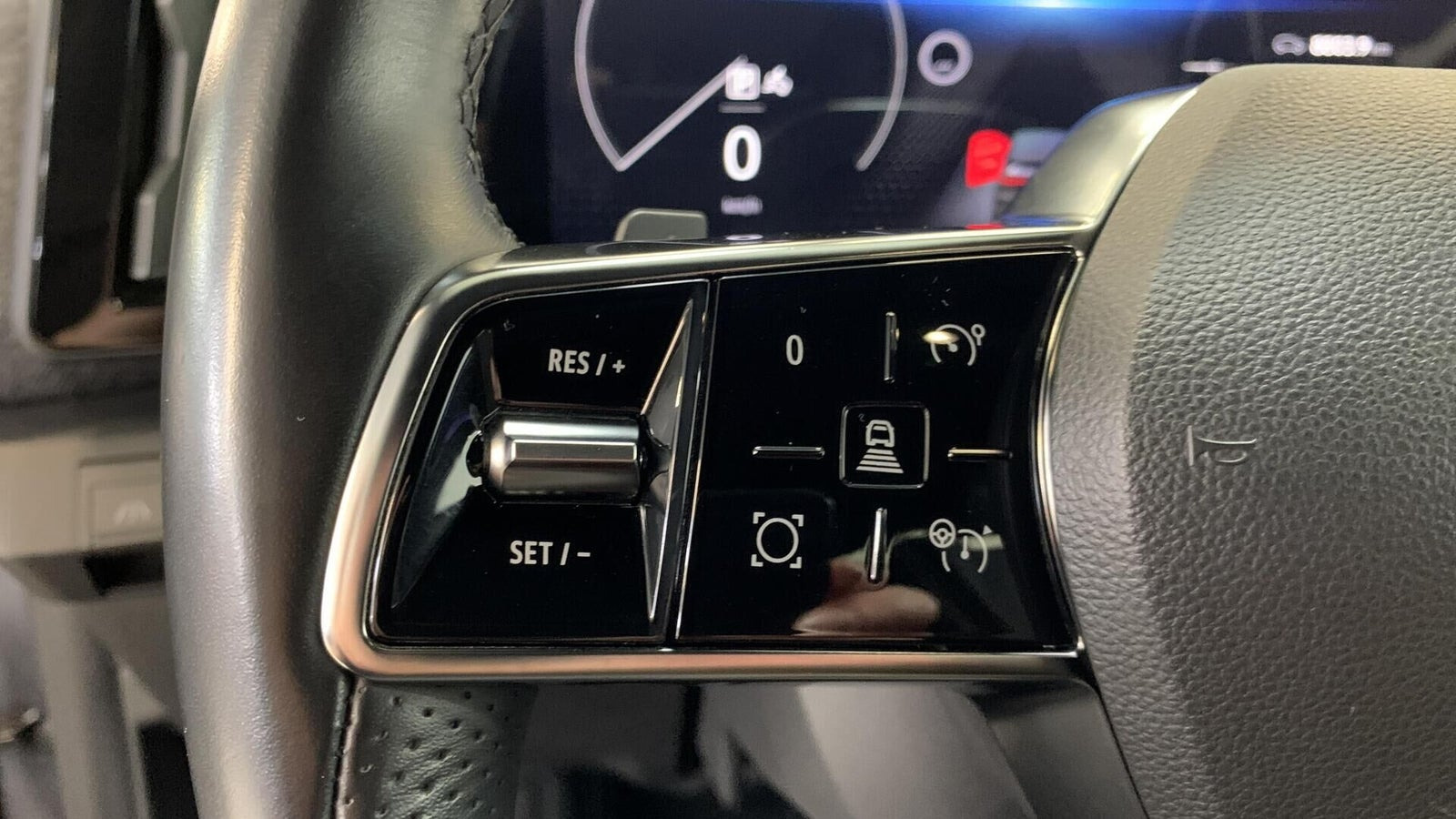 Grå Renault Megane E-Tech fra 2023