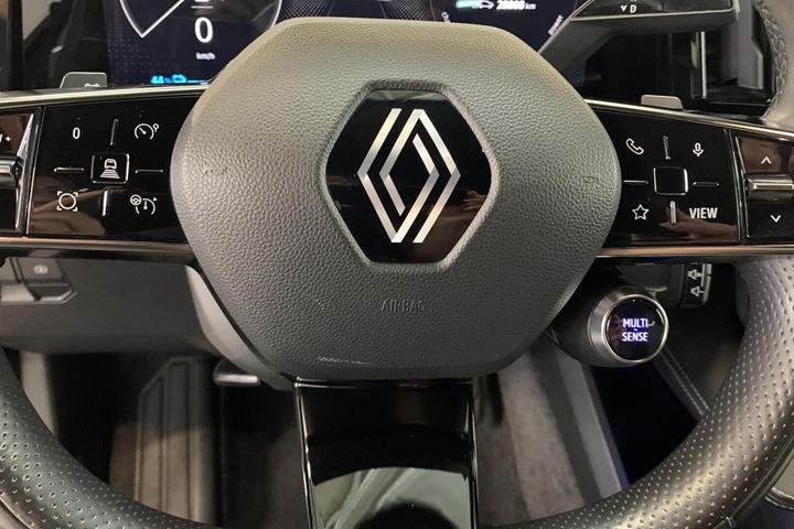 Grå Renault Megane E-Tech fra 2023