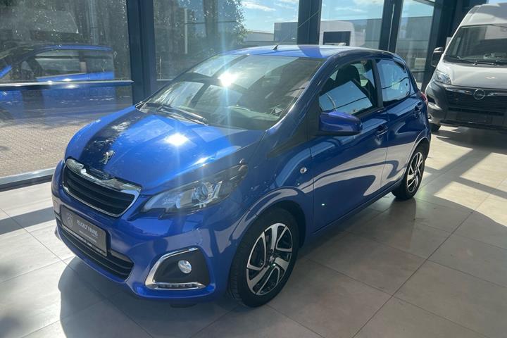Blå Peugeot 108 fra 2020 set udefra