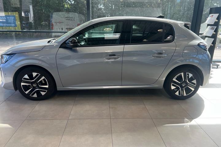 Grå Peugeot 208 fra 2024