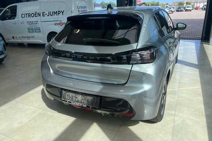 Grå Peugeot 208 fra 2024