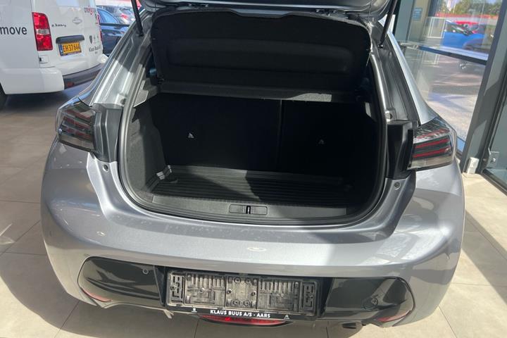 Grå Peugeot 208 fra 2024