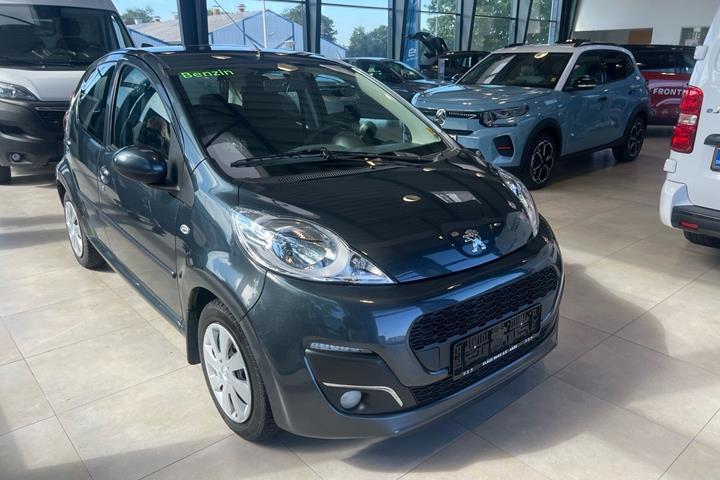 Grå Peugeot 107 fra 2014