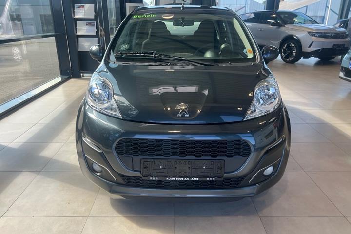 Grå Peugeot 107 fra 2014