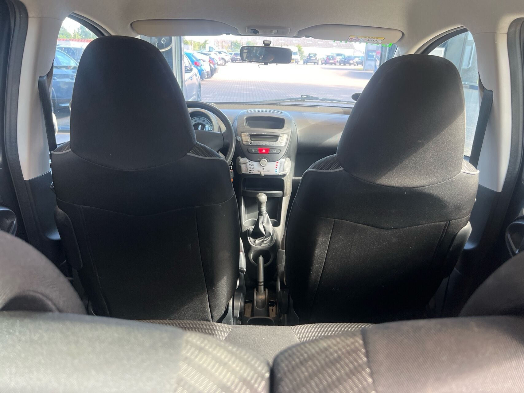 Grå Peugeot 107 fra 2014