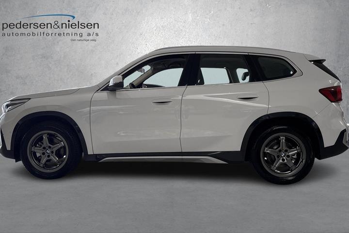 Hvid BMW iX1 fra 2025