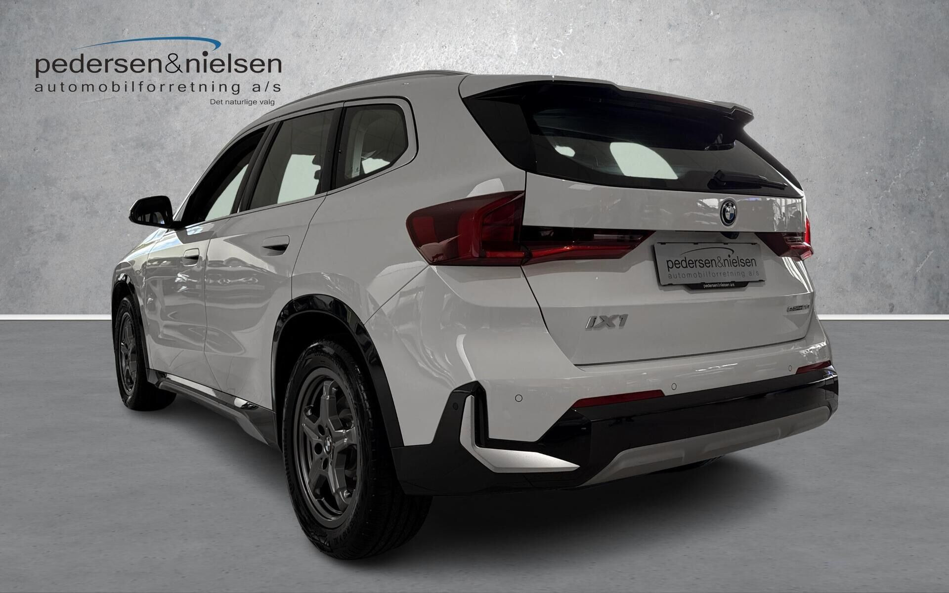 Hvid BMW iX1 fra 2025