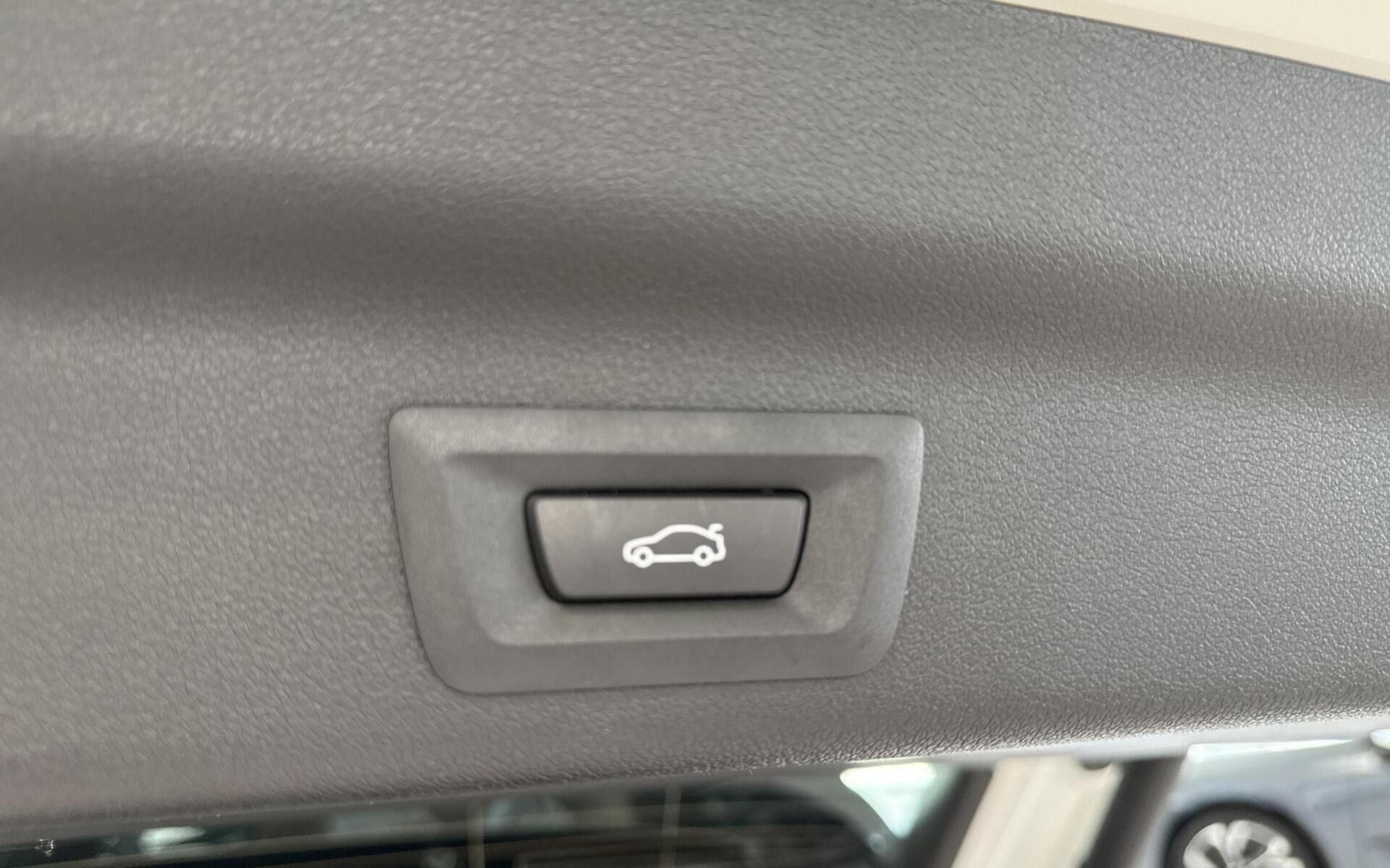 Hvid BMW iX1 fra 2025