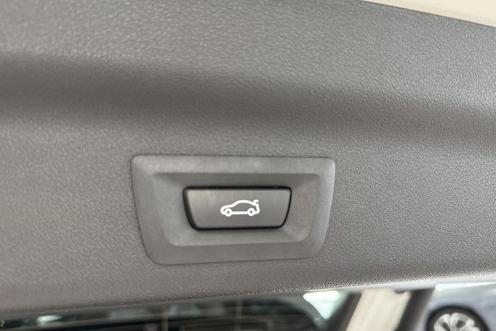 Hvid BMW iX1 fra 2025