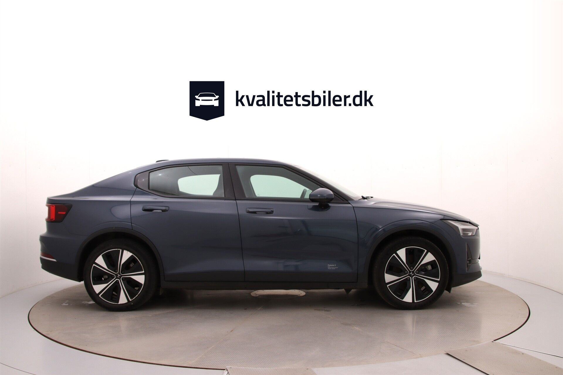 Blå Polestar 2 fra 2023