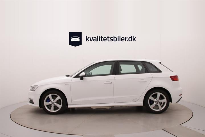 Hvid Audi A3 fra 2021