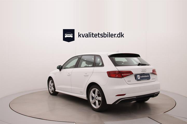 Hvid Audi A3 fra 2021