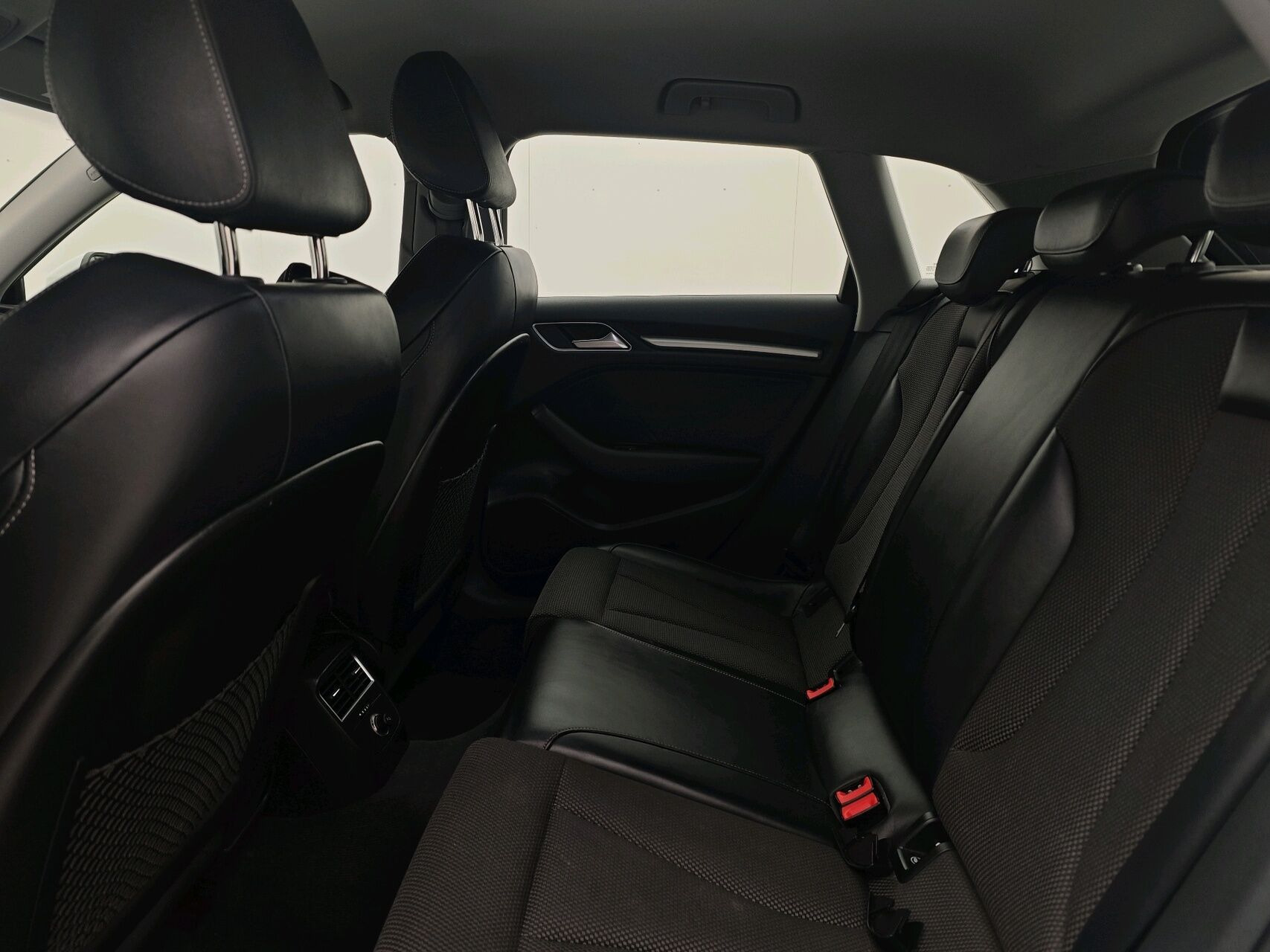 Hvid Audi A3 fra 2021